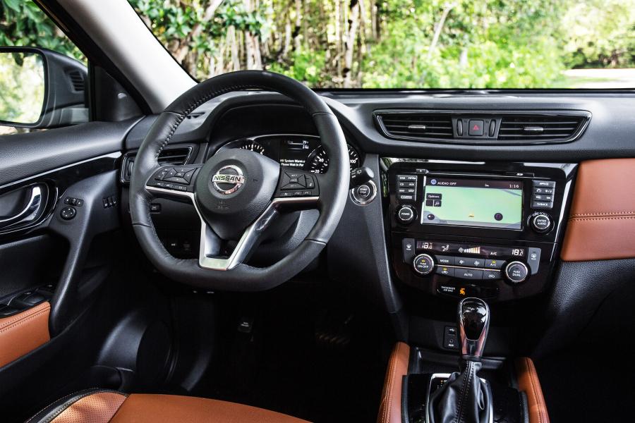 Панель приборов Nissan Rogue (T32) 2016 года  (фото 19 из 40)